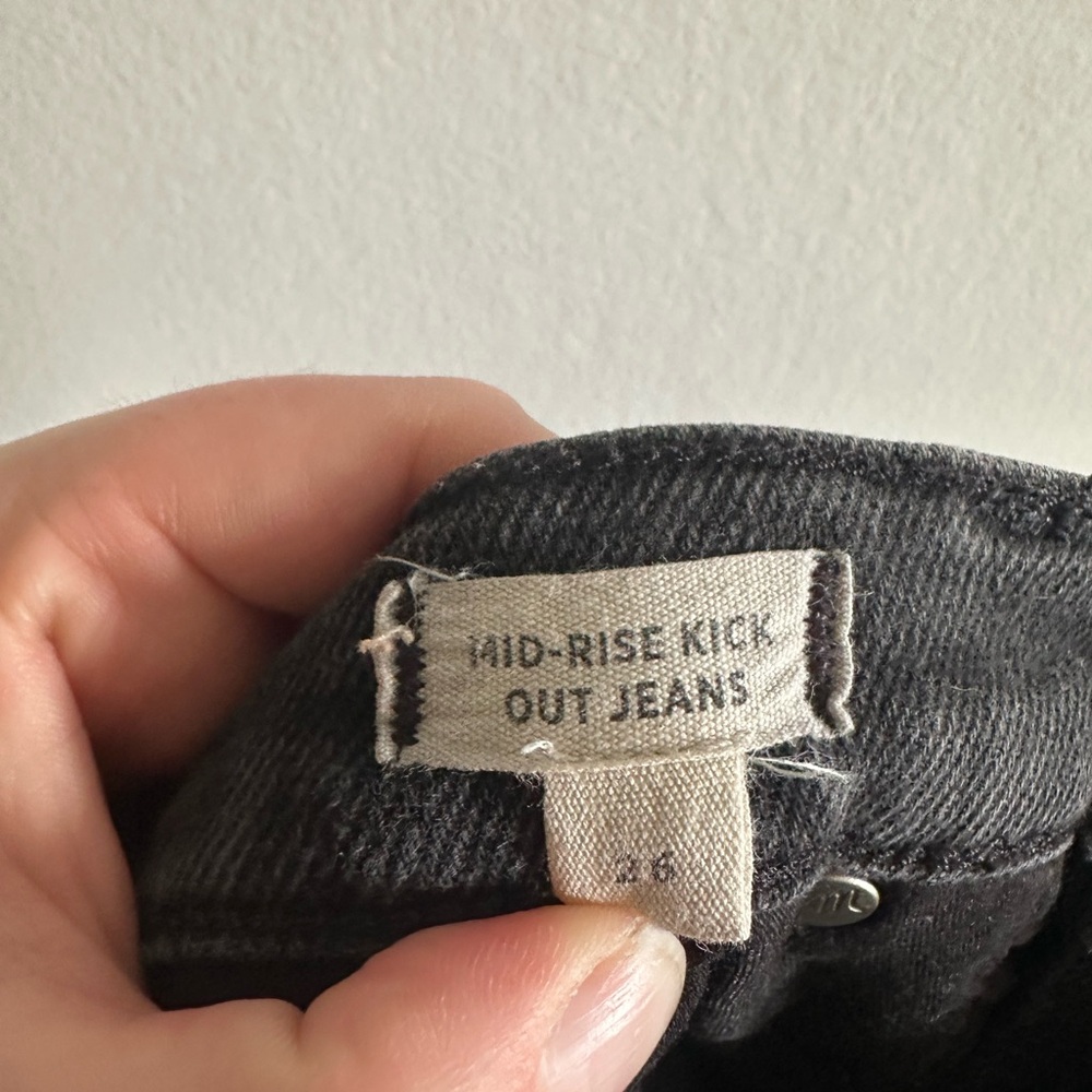 Madewell Washed Black Mid-Rise Kick Out Jeans size 26 EUC - Picture 5 of 6